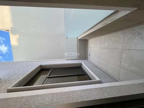 فيلا 332 متر مربع غربية على شارع 15م الشرف، خميس مشيط