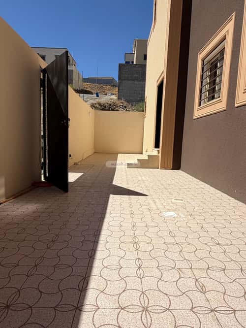 فيلا 340 متر مربع جنوبية على شارع 12م سلطانة، أبها