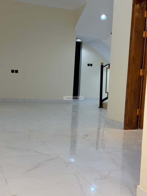 فيلا 340 متر مربع جنوبية على شارع 12م سلطانة، أبها