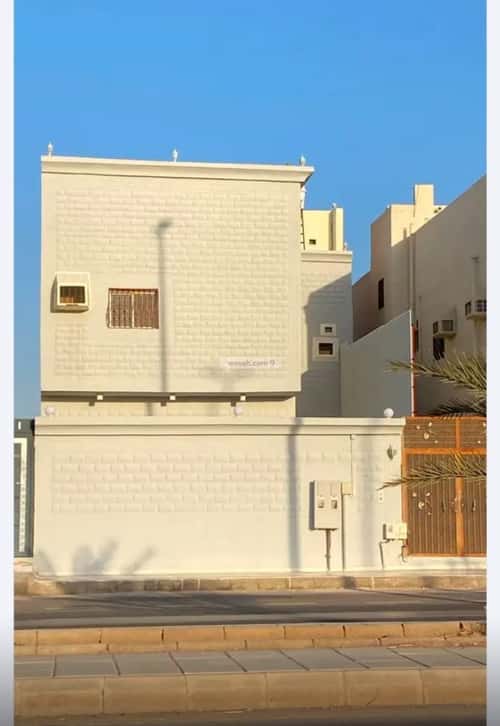 فيلا 300 متر مربع غربية على شارع 30م الدفاع، المدينة المنورة