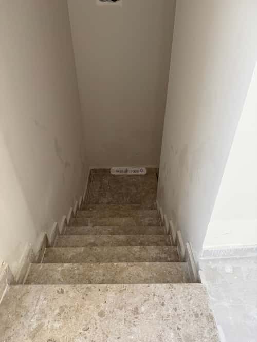 فيلا 256 متر مربع شمالية على شارع 18م المنار، الدمام