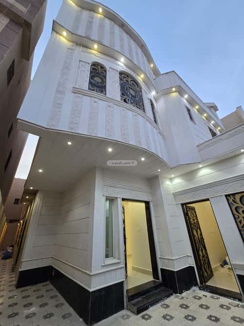 فيلا 301 متر مربع مع شقتين واجهة شمالية الرمال، شرق الرياض، الرياض