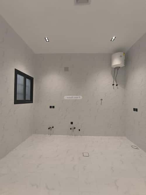 Floor with 5 Bedrooms Al-Janadriyah, East Riyadh, Riyadh