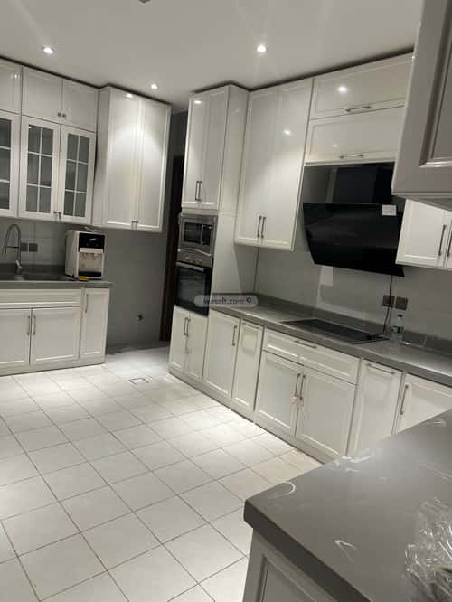 فيلا 300 متر مربع واجهة جنوبية ب 5 غرف العارض، شمال الرياض، الرياض