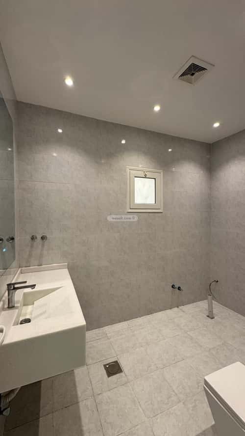 فيلا 360 متر مربع شمالية على شارع 15م الشعلة، الدمام