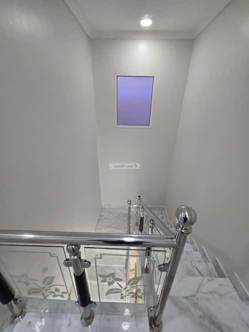 فيلا 301 متر مربع مع شقتين واجهة شمالية الرمال، شرق الرياض، الرياض