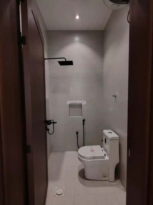 فيلا 300 متر مربع شرقية على شارع 20م العوالي، غرب الرياض، الرياض