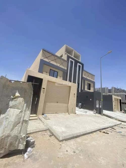 Floor 219 SQM with 5 Bedrooms Okaz, South Riyadh, Riyadh