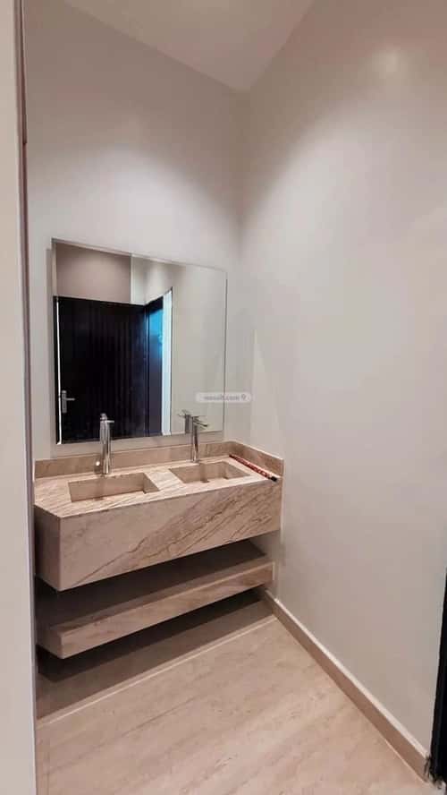 فيلا 400 متر مربع شرقية على شارع 20م العريجاء الأوسط، غرب الرياض، الرياض