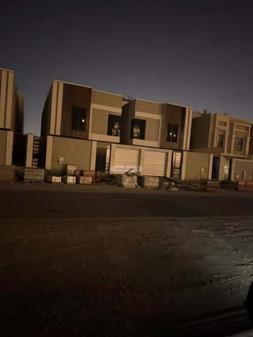 فيلا 299 متر مربع شرقية على شارع 15م الشعلة، الدمام