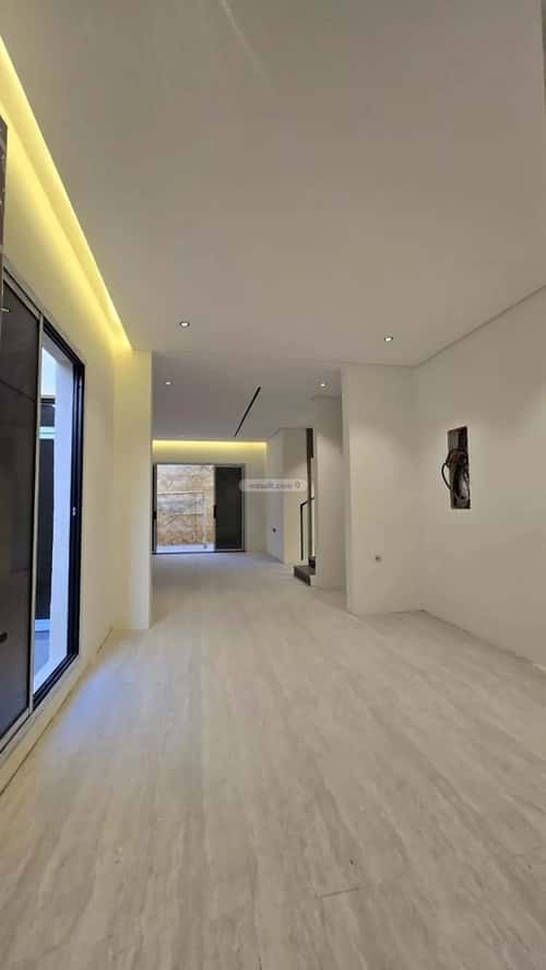 Floor 202 SQM with 5 Bedrooms Az-Zahra, West Riyadh, Riyadh