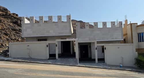 فيلا 199 متر مربع شرقية على شارع 15م العكيشية، مكة المكرمة