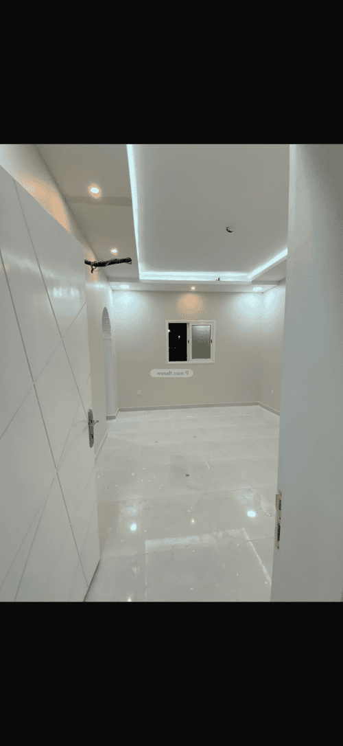 فيلا 300 متر مربع غربية على شارع 18م الأمانة، الدمام