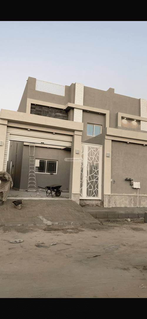 فيلا 300 متر مربع غربية على شارع 18م الأمانة، الدمام