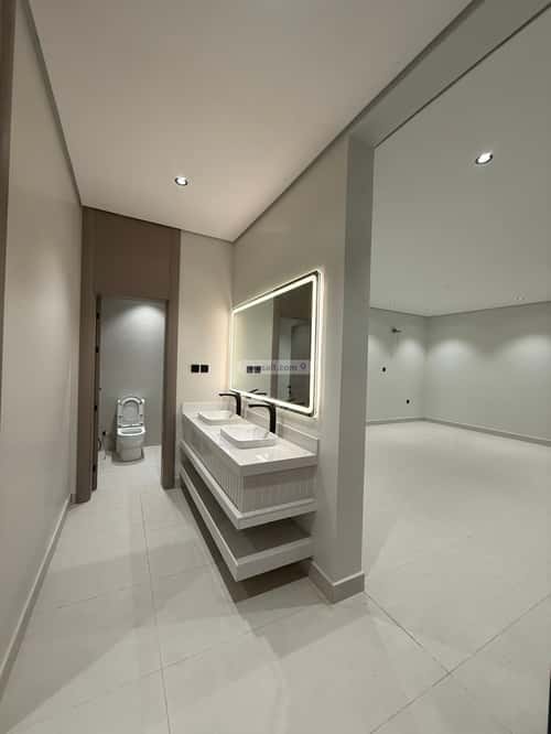 فيلا 253 متر مربع غربية على شارع 18م الأمواج، الخبر