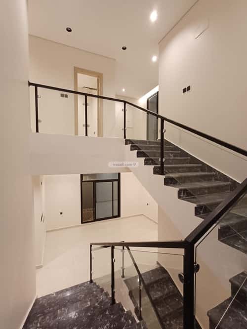 فيلا 300 متر مربع شمالية على شارع 12م الرحمانية، شرق جدة، جدة