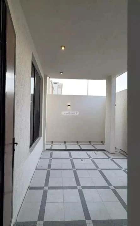 فيلا 358 متر مربع شمالية على شارع 25م الصواري، الخبر