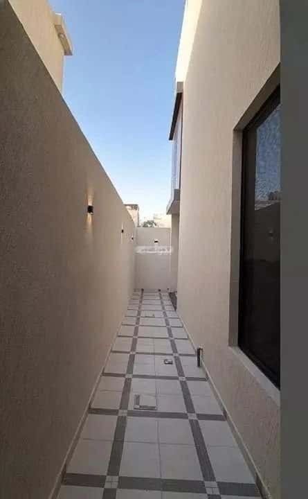 فيلا 358 متر مربع شمالية على شارع 25م الصواري، الخبر