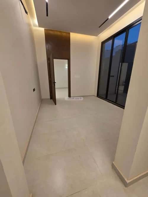 فيلا 164 متر مربع شرقية على شارع 20م العوالي، غرب الرياض، الرياض