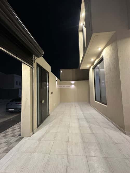 Villa 250 SQM Facing West on 18m Width Street King Fahad Dist, Aldammam