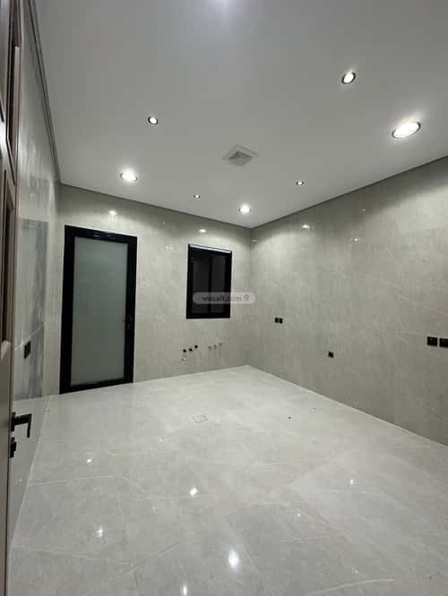 فيلا 250 متر مربع غربية على شارع 18م ضاحية الملك فهد، الدمام