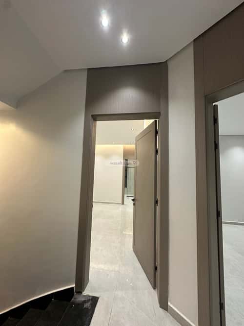 فيلا 250 متر مربع غربية على شارع 18م ضاحية الملك فهد، الدمام