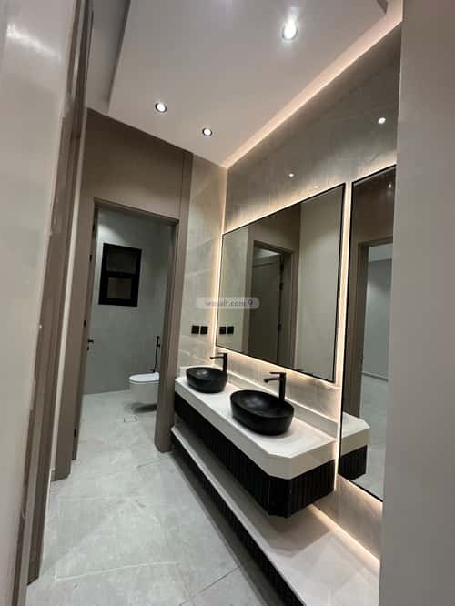 فيلا 250 متر مربع غربية على شارع 18م ضاحية الملك فهد، الدمام