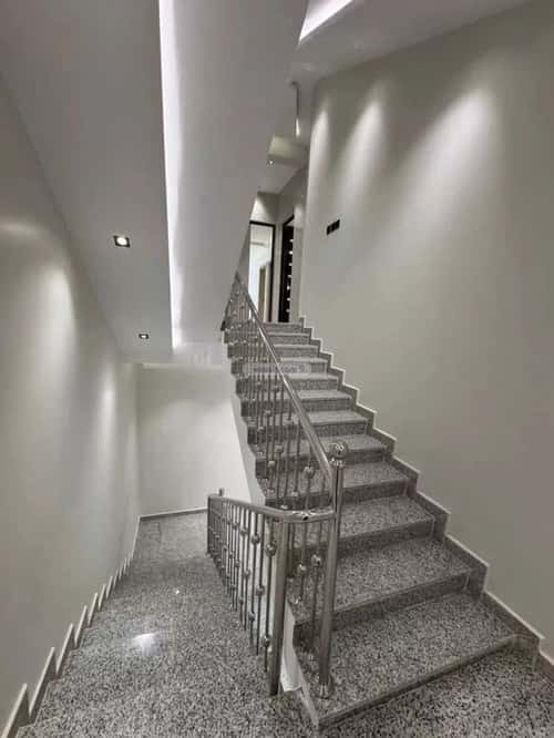 شقة 338 متر مربع ب 8 غرف الورود، خميس مشيط