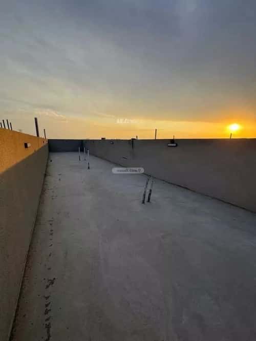 Floor 258 SQM with 6 Bedrooms North Of Solidarity, Khamis Mushait