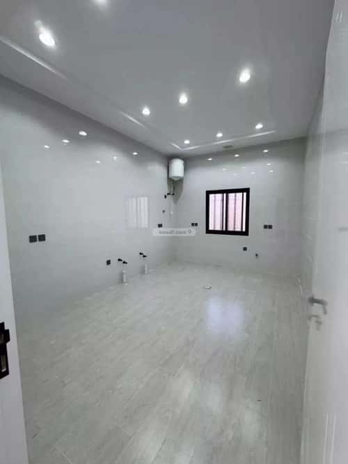 Floor 258 SQM with 6 Bedrooms North Of Solidarity, Khamis Mushait
