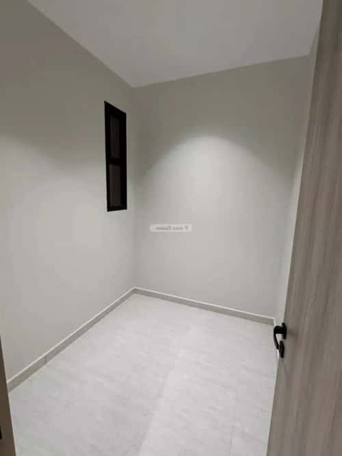 شقة 341 متر مربع ب 8 غرف المعلاة، أحد رفيدة