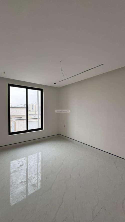 فيلا 235 متر مربع جنوبية غربية على شارع 15م الصواري، الخبر