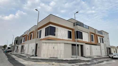 فيلا 235 متر مربع جنوبية غربية على شارع 15م الصواري، الخبر