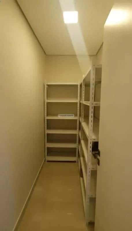 فيلا 297 متر مربع شرقية على شارع 15م النرجس، شمال الرياض، الرياض