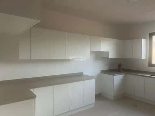 فيلا 300 متر مربع شمالية شرقية على شارع 12م سدرة، الرياض