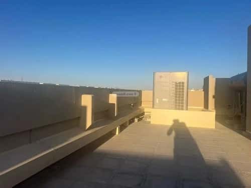 فيلا 300 متر مربع شمالية شرقية على شارع 12م سدرة، الرياض