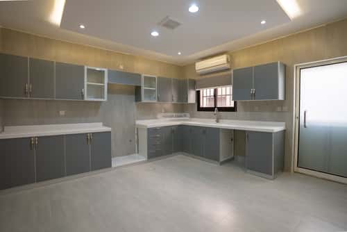 فيلا 300 متر مربع واجهة شمالية ب 3 غرف المعذر الشمالي، غرب الرياض، الرياض