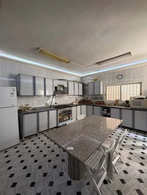 فيلا 875 متر مربع شمالية على شارع 12م الأندلس، شمال جدة، جدة