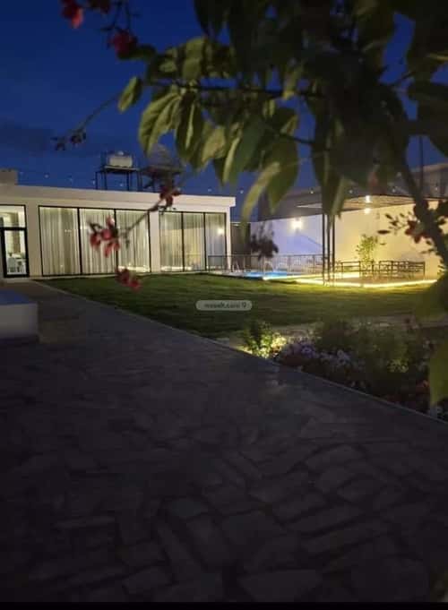 استراحة 552 متر مربع جنوبية على شارع 15م البساتين، الخبراء والسحابين