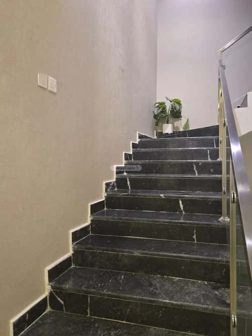 فيلا 250 متر مربع واجهة غربية ب 8 غرف الزهرة، غرب الرياض، الرياض