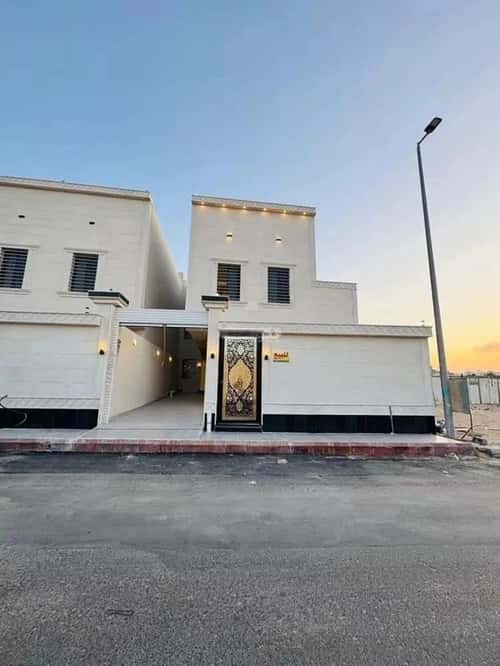 فيلا 380 متر مربع شرقية على شارع 20م الرحاب، الطائف