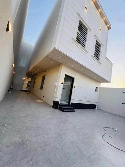 فيلا 380 متر مربع شرقية على شارع 20م الرحاب، الطائف