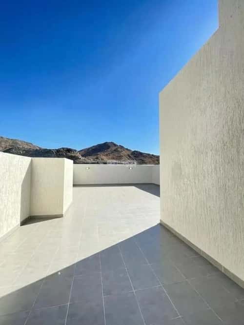 فيلا 343 متر مربع شمالية على شارع 15م الهجلة الجديد، مكة المكرمة