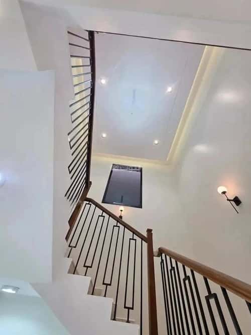 شقة 341 متر مربع ب 8 غرف المعلاة، أحد رفيدة