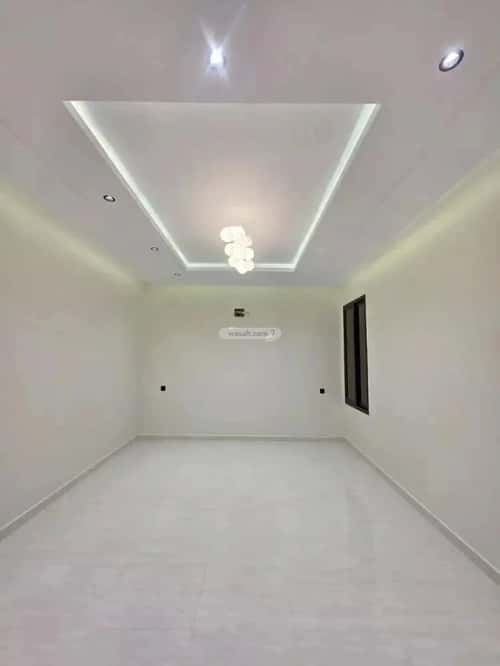 شقة 341 متر مربع ب 8 غرف المعلاة، أحد رفيدة