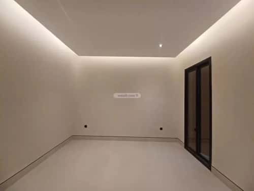 فيلا 300 متر مربع جنوبية شرقية على شارع 15م العارض، شمال الرياض، الرياض