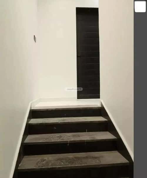 Floor 189 SQM with 5 Bedrooms Al-Janadriyah, East Riyadh, Riyadh