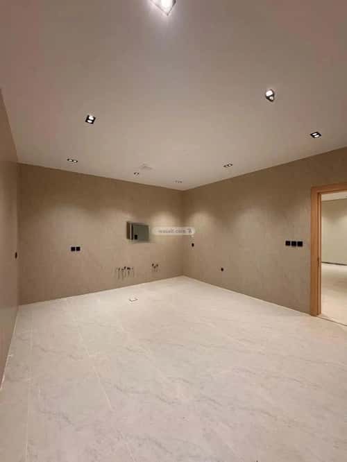 فيلا 300 متر مربع شرقية على شارع 18م العروبة، الدمام