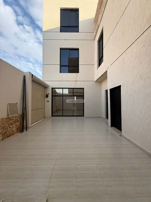 5 bedroom villa in Dhahrat Laban