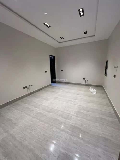 فيلا 338 متر مربع جنوبية غربية على شارع 18م الرمال، شرق الرياض، الرياض